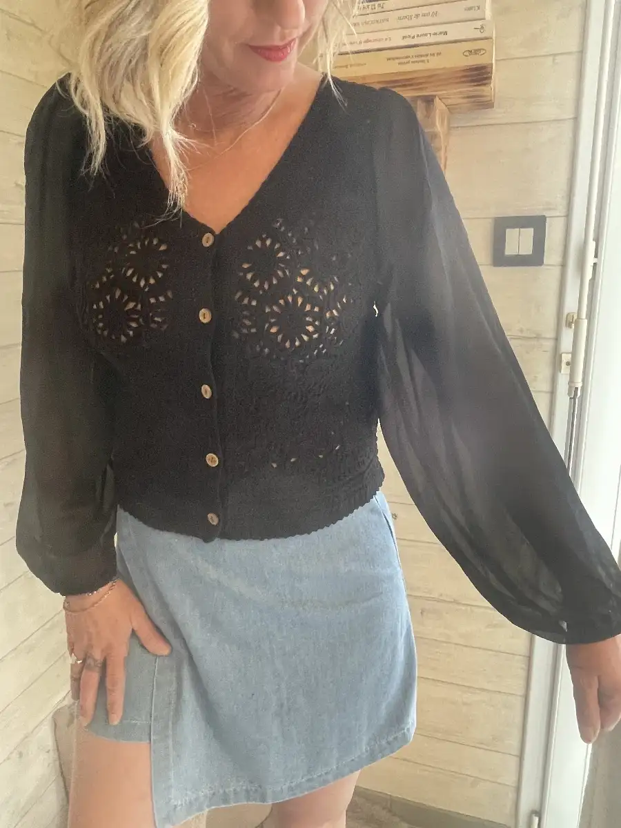 Haut noir avec Broderie