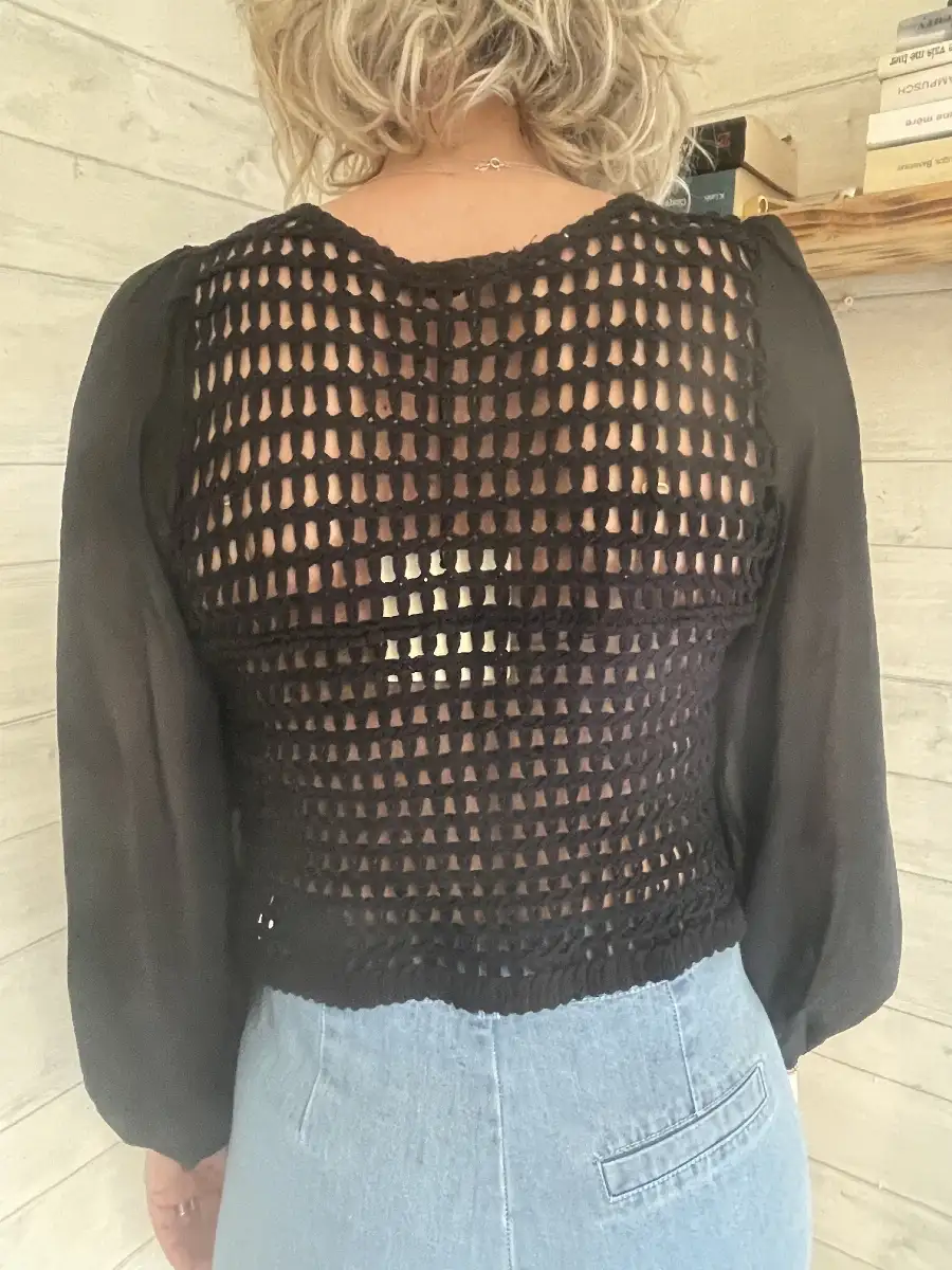 Haut noir avec Broderie