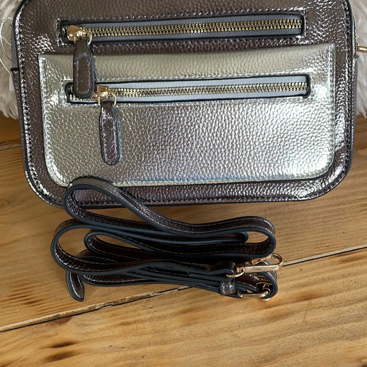 Sac en cuir argenté